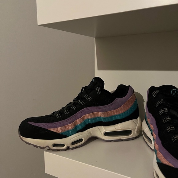 Nike Air Max 95 | size W11/M9.5 | black/pink/purple/blue - Picture 3 of 3